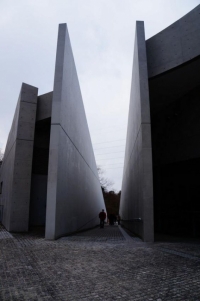 موزهٔ چیکاتسو آسوکا، و پلههای معروف آن-تادائو آندو(پروژه10) موزهٔ چیکاتسو آسوکا، و پلههای معروف آن-تادائو آندو(پروژه10)