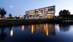 ساختمان دانشگاه هنینگ لارسن با نمایی متحرک در پاسخ به تغییر گرما و نور-اختصاصی 808