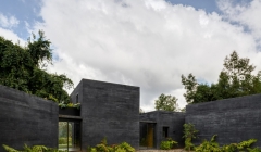 طراحی و ساخت خانه ای با بتن سیاه طراحی و ساخت خانه ای با بتن سیاه