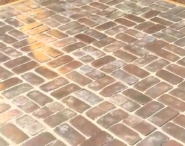 کلیپ آموزش ساخت کف سازی خشکه چینی با آجر یا سنگ های مکعبی شکل