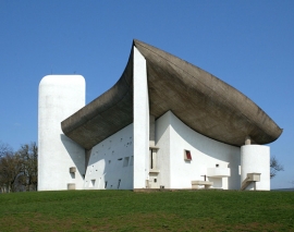 معرفی کلیسای نوتردام کاری از لوکوربوزیه