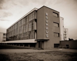 مدرسهٔ معماری و هنرهای کاربردی Dessau Bauhaus