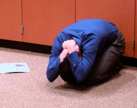 اقدامات لازم حین وقوع زلزله -پارت 2: اگر هیچ میزی در نزدیکی شما وجود ندارد (ترجمه و دوبله اختصاصی موسسه 808)