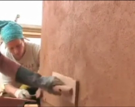 اجرای روکار نما با ملات پوششی  به سبک stucco در آمریکا بر روی یک خانه ویلایی