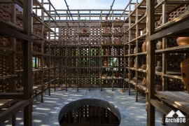 استودیو قرمز مایل به قهوه ای Terra Cotta Studio