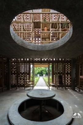 استودیو قرمز مایل به قهوه ای Terra Cotta Studio