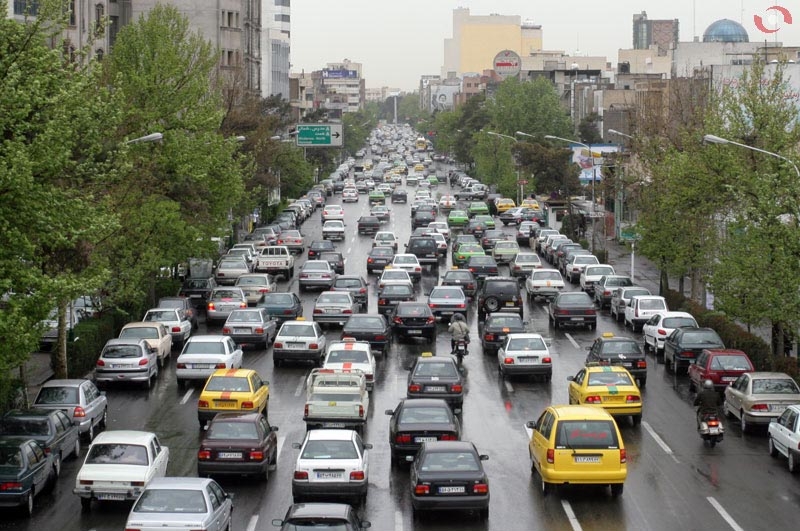 کلاج - ترمز تهرانی ها در روز بارانی و پرترافیک/ آیا مدیریت ترافیک تهران به حال خود رها شده؟