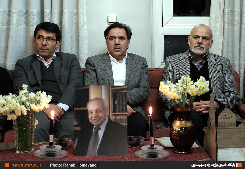 حضور وزیر راه و شهرسازی در منزل مرحوم معین‌فر